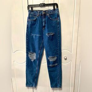 NWT BDG Mom High Waisted Tapered Leg Jeans Medium Wash Distressed Size 27